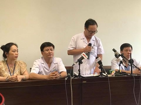 Lãnh đạo Bệnh viện Nhi Trung ương tổ chức họp báo thông tin đến tình hình của bệnh nhân A. Ảnh: Thanh Sơn