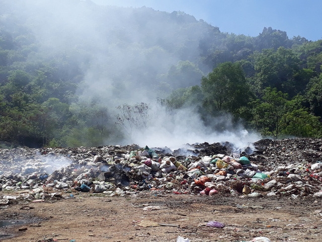 Bãi rác gây ô nhiễm.