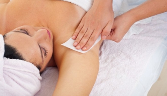 Triệt lông nách không ngăn được mùi hôi. Ảnh minh họa