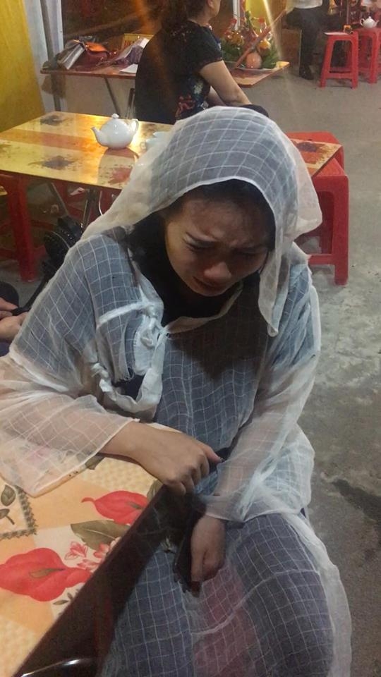 Chị T xót xa trước sự ra đi bất ngờ của người chồng.