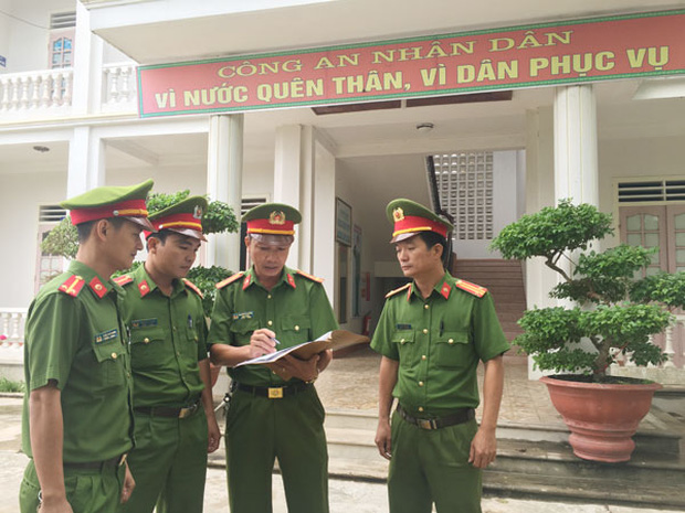 Các trinh sát trao đổi kế hoạch cảm hóa, giáo dục và hướng thiện cho phạm nhân. ảnh: C.T