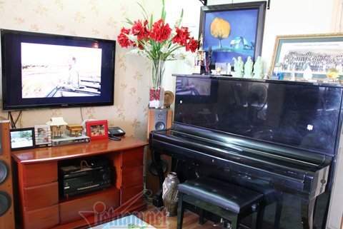 Nơi ở của gia đình nam ca sĩ Đăng Dương là một căn hộ chung cư tại khu đô thị Linh Đàm, Hà Nội.
