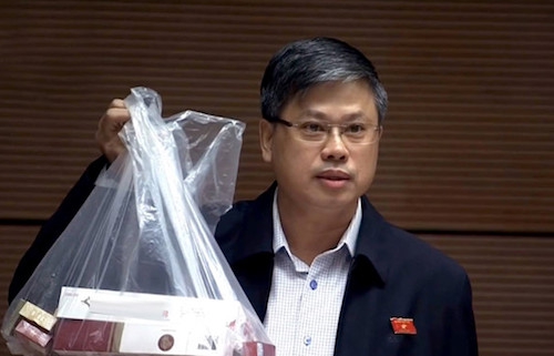 
Túi thuốc lá lậu được đại biểu mua dễ dàng ở An Giang.
