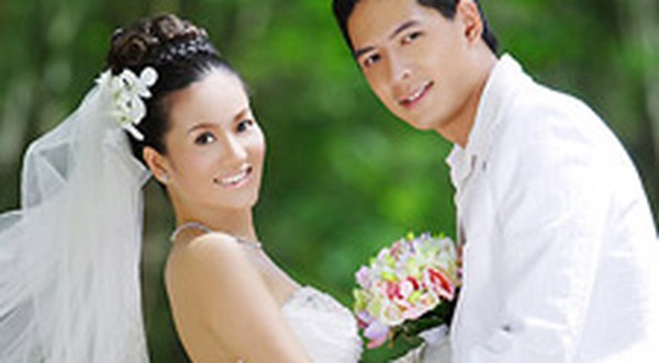 
Ngày 15/4/2008, sau một thời gian tìm hiểu, Bình Minh và Lê Anh Thơ đã tổ chức đám cưới trong sự chúc phúc của gia đình và bạn bè đồng nghiệp. Họ đã vượt qua những định kiến về giàu nghèo để đến với nhau.
