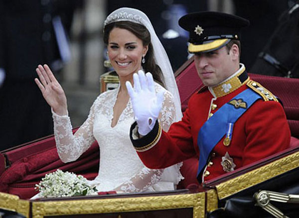 
Trong đám cưới của mình, cả công nương Diana lẫn công nương Kate đều không tuân theo lời thề hoàng gia.
