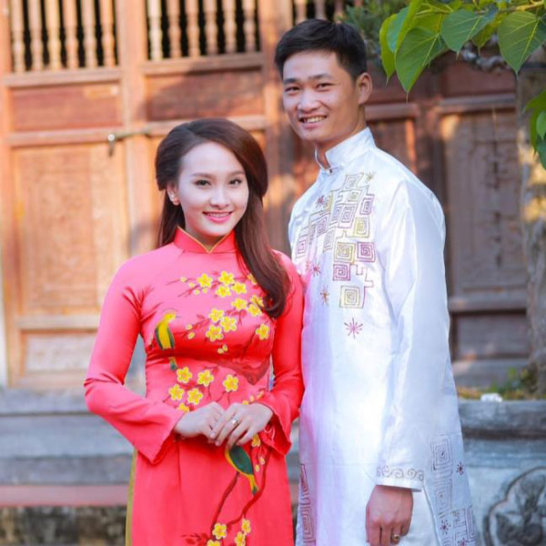 
Bảo Thanh kết hôn với một người đàn ông không liên quan đến nghệ thuật khi đang học năm thứ 4 đại học.
