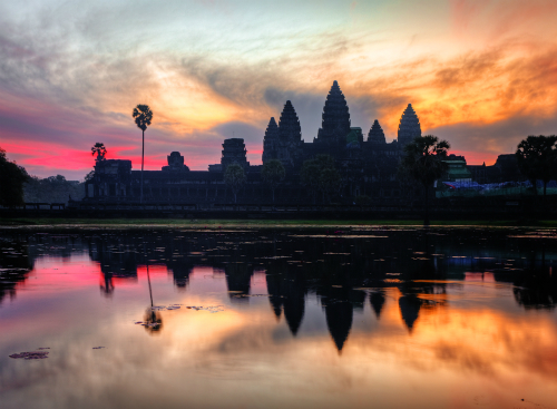 
Andy không biết điều gì đang chờ đợi anh sau màn cầu hôn lãng mạn tại Angkor Wat. Ảnh: Shutter Stock.
