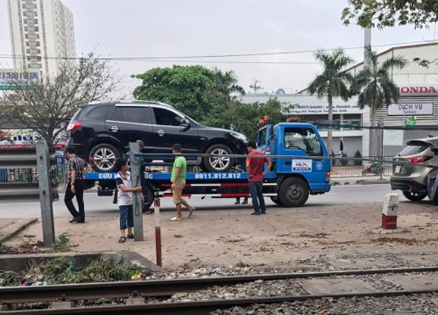 
Hàng ngày có rất nhiều xe gặp nạn trên cao tốc Pháp Vân - Cầu Giẽ được nhân viên cứu hộ đưa vào gara Mạnh Sơn để sửa chữa.
