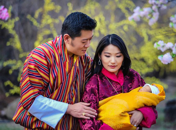 
Gia đình hạnh phúc của Quốc vương và Hoàng hậu Bhutan.
