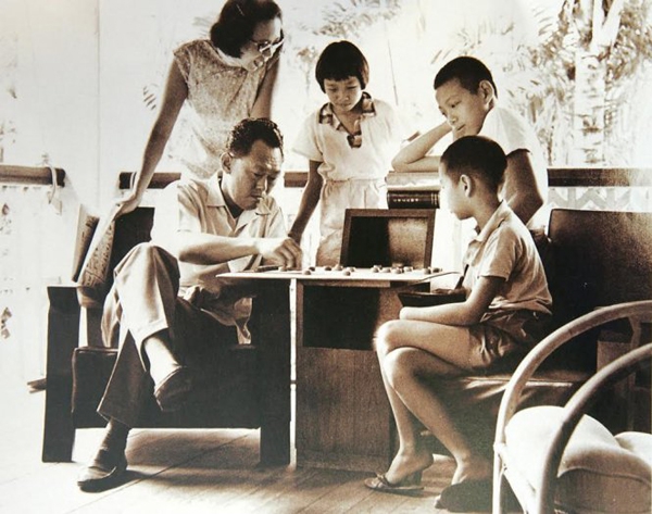 
Ảnh tư liệu về gia đình nhà chính trị Lý Quang Diệu.
