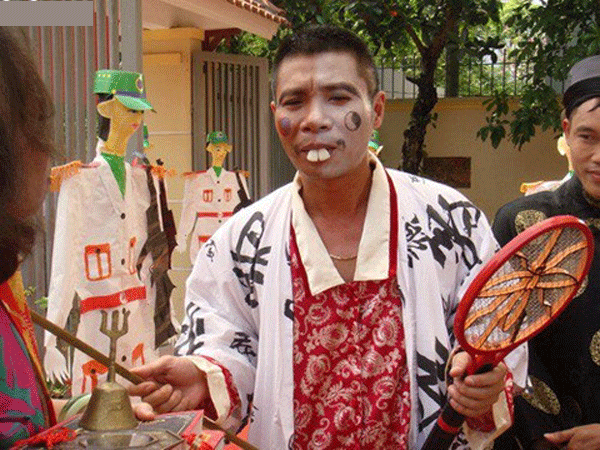 
Chiêu trò răng vẩu đã trở thành lối mòn phát chán trong các tiểu phẩm hài.
