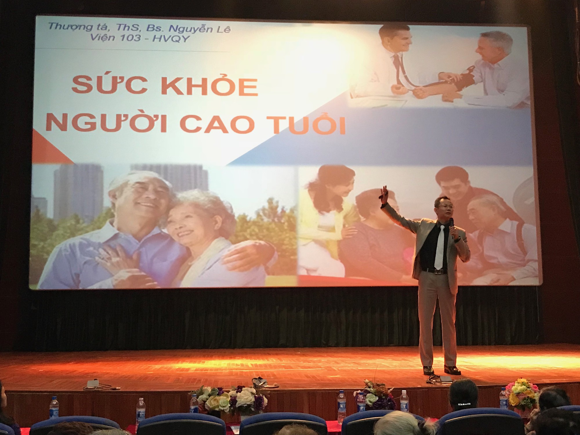  Thượng tá, Thạc sĩ, Bác sĩ Nguyễn Lê – Viện 103, Học viện Quân Y thuyết trình tại hội thảo 