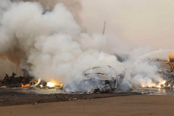 
Chiếc máy bay rơi ở Nam Sudan đã bị thiêu rụi.
