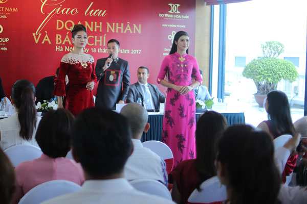 
Đỗ Trịnh Hoài Nam là NTK Việt Nam đầu tiên được lựa chọn tham dự New York Couture Fashion Week. Anh cho biết, để được chọn lựa, BTC Tuần lễ thời trang New York đã phải quan sát suốt chặng đường cống hiến của anh.
