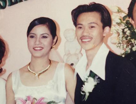 Danh hài Hoài Linh và vợ trong ngày cưới. Ảnh: T.L