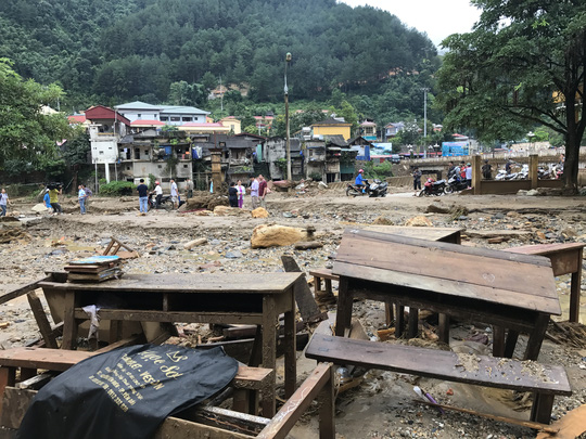 Ngày tựu trường đã cận kề, nhưng có lẽ không biết đến bao giờ, những học sinh nơi đây mới có thể đến trường.