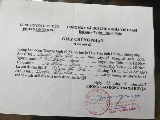 Giấy chứng nhận bà Nguyễn Thị Lụa là con liệt sĩ của Phòng LĐ-TB&XH tỉnh Hà Nam.