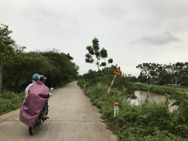 
Đoạn đường nơi hai đối tượng trộm chó bị người dân truy đuổi. Ảnh: PV
