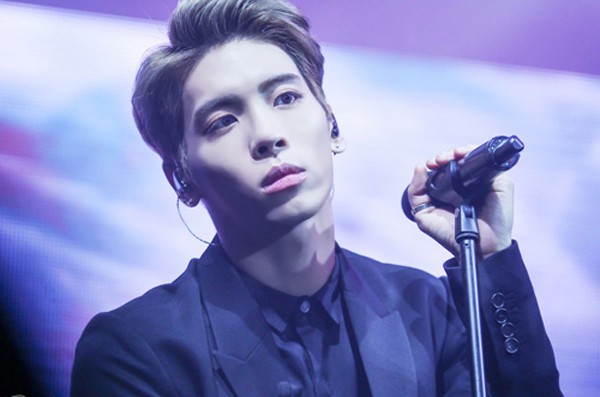 
Kim Jonghyun debut vào làng nhạc khi mới 18 tuổi và gặt hái được nhiều thành công.
