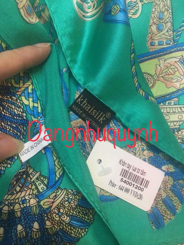 
Nhiều khách hàng bày tỏ sự thất vọng trước vụ việc Khai Silk bán khăn lụa tơ tằm xuất xứ từ Trung Quốc. Ảnh: Facebooker Dangnhuquynh.
