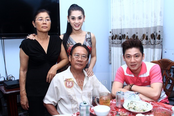 
Hình ảnh hạnh phúc của gia đình Lâm Chi Khanh.
