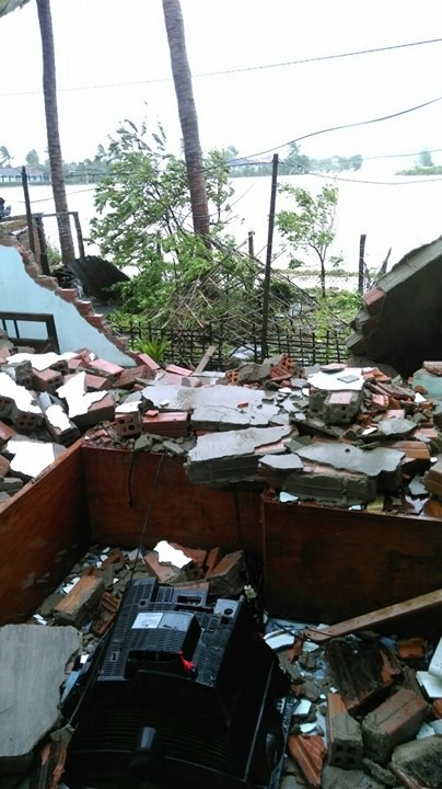 
Nhà một người dân ở xã Ninh Đa, huyện Ninh Hoà bị sập hoàn toàn.
