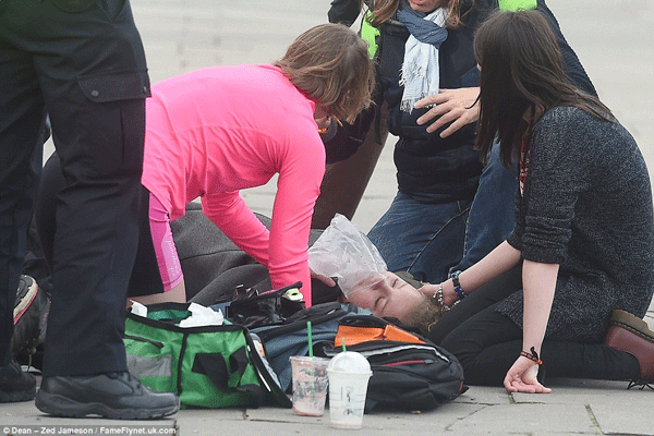
Người phụ nữ này được cho là nạn nhân bị rơi xuống sông Thames khi chiếc xe tấn công.
