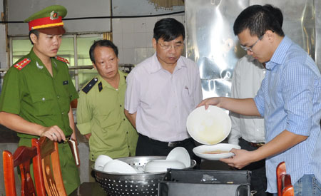 
Dịp Tết Nguyên đán 2017, Hà Nội thành lập 6 đoàn kiểm tra ATTP. Ảnh minh họa
