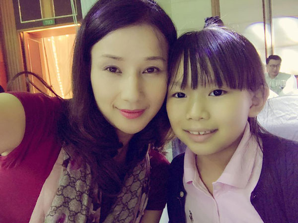 
Sau những tháng ngày bận rộn cho truyền hình, giờ đây, ngoài tập thiền, BTV Lê Bình còn dành nhiều thời gian ở bên con cái.
