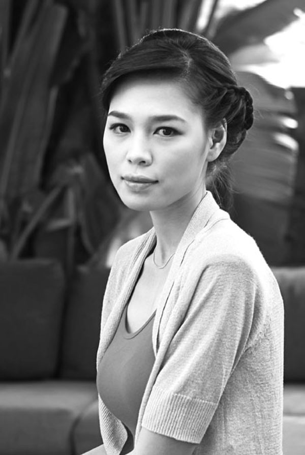 
Linh Lê có tố chất văn thơ từ nhỏ. Năm 1999, cô từng đoạt giải thưởng dành cho thơ ca và truyện ngắn trong cuộc thi Viết do Hội Văn nghệ thiếu nhi tổ chức.
