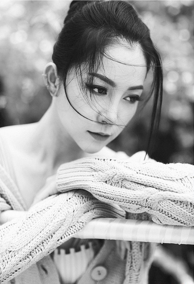 Kết thúc cuộc hôn nhân kéo dài 4 năm, người đẹp trở thành bà mẹ đơn thân bên con gái nhỏ. Cô đã từng chia sẻ rằng bản thân cảm thấy bình yên và hạnh phúc với cuộc sống hiện tại.