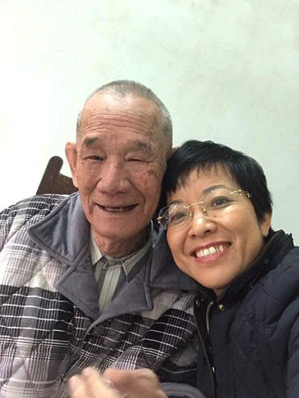
Cách sống hiếu thuận với cha già cũng khiến MC Thảo Vân được yêu mến hơn trong mắt những khán giả lớn tuổi.
