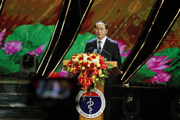
Chủ tịch nước Trần Đại Quang chỉ đạo, ngành Y tế cần đổi mới và hoàn thiện theo hướng công bằng, hiệu quả và phát triển. Ảnh: Chí Cường
