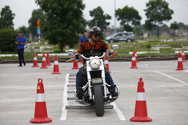 Bài tập đi qua đường gồ ghề.