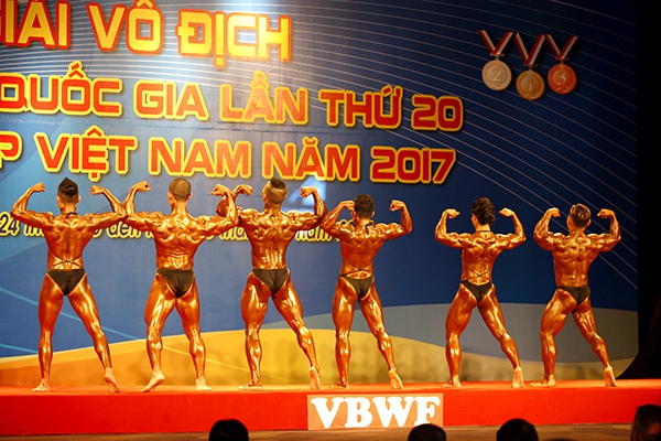 
Khó mà phân biệt vận động viên nam và nữ nếu nhìn từ phía sau.
