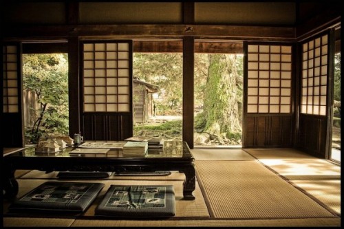 Sự kết hợp của thiên nhiên và nội thất để tạo cảm giác hòa mình vào thiên nhiên, đây là nét đặc trưng trong truyền thống của người Nhật.
