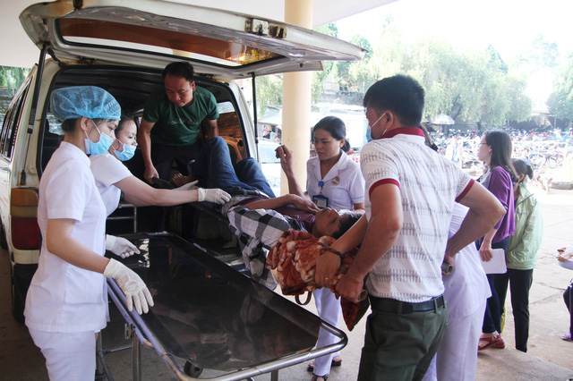 
34 nạn nhân được đưa vào cấp cứu tại Bệnh viện Đa khoa Gia Lai. Ảnh: Dân Trí
