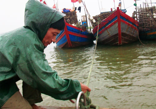 
Công tác phòng chống bão của ngư dân Hà Tĩnh. Ảnh Dân Việt
