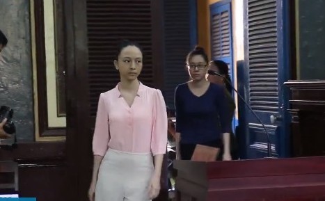 
Bị cáo Trương Hồ Phương Nga đến tòa sáng nay.
