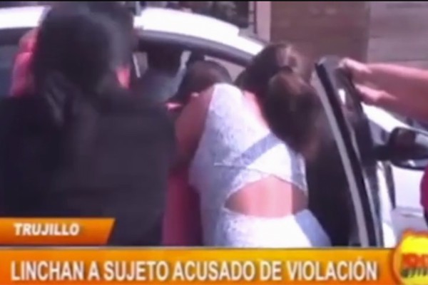 
Người đàn ông bị đánh đập tàn nhẫn.
