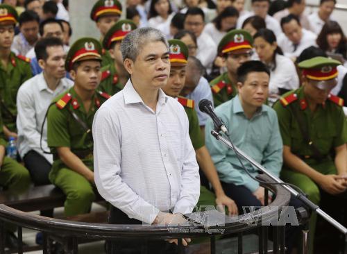 
Nguyễn Xuân Sơn, người vừa bị TAND Hà Nội, phiên sơ thẩm tuyên án tử hình trong đại án OceanBank. Hiện Nguyễn Xuân Sơn đã có đơn kháng án. (ảnh: TG)
