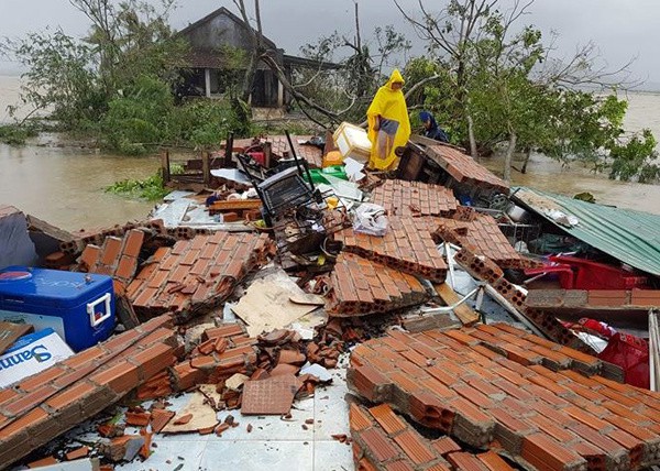 
Hàng loạt nhà dân ở Ninh Hòa (Khánh Hòa) bị sập.
