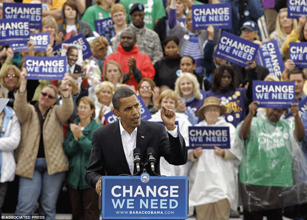 
Hình ảnh đó nhắc nhớ người Mỹ nhớ đến khoảnh khắc ông Obama vận động ủng hộ trong cuộc tranh cử Tổng thống Mỹ năm 2008.
