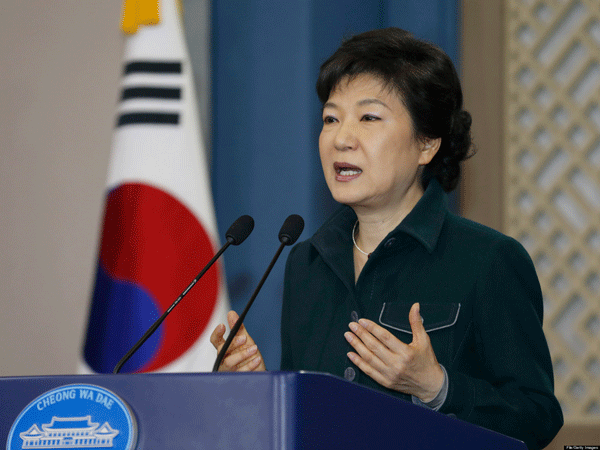 
Khi trúng cử Tổng thống, bà Park đã hứa hẹn mở ra một tương lai tốt đẹp cho đất nước Hàn Quốc.
