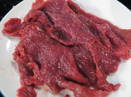 
Dù là thịt trâu hay thịt bò đều không nên ăn nhiều bởi hai loại thịt này chứa rất nhiều đạm và đặc biệt là sắt.
