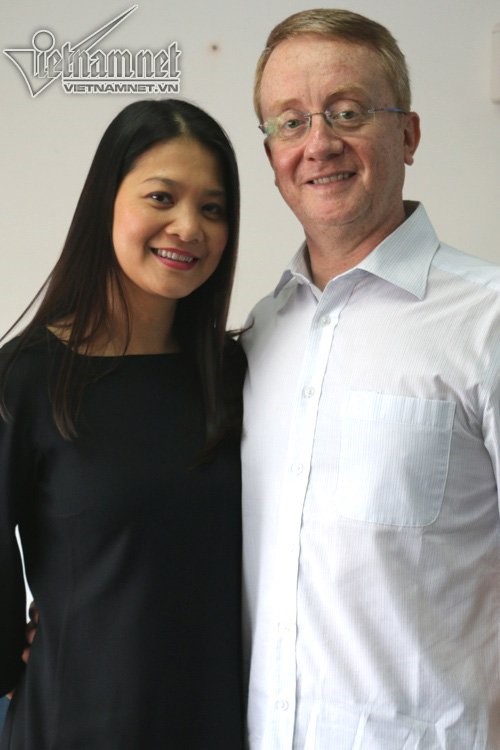 
Diễn viên Kim Ngân và chồng.
