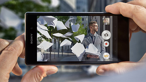 
Quay phim ở chế độ nằm ngang smartphone sẽ giúp khung hình bao quát tốt hơn
