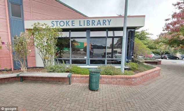 
Hai bé gái bị tấn công gần thư viện Stoke.
