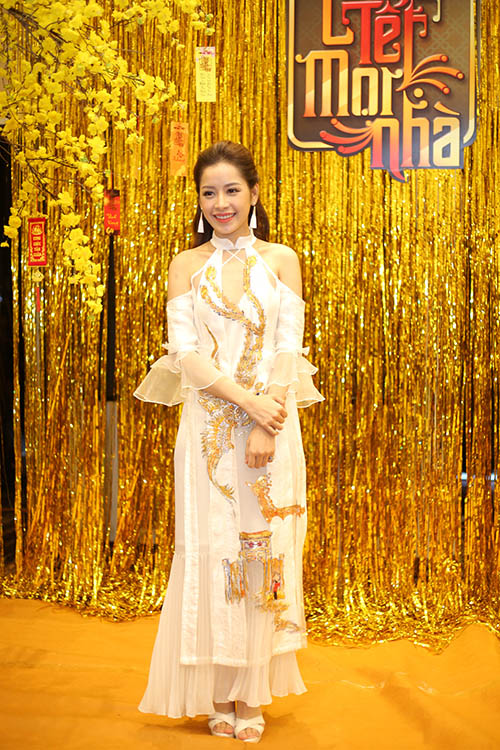 sao-viet-dong-loat-dien-ao-dai-di-su-kien