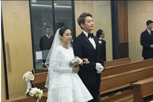 
Rain và Kim Tae Hee cưới bí mật vào ngày 19/1/2017.
